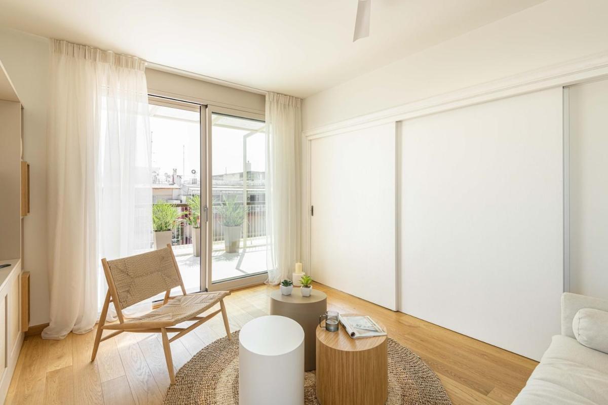 Lavish Unique Penthouse Next To The Seafront Apartment *